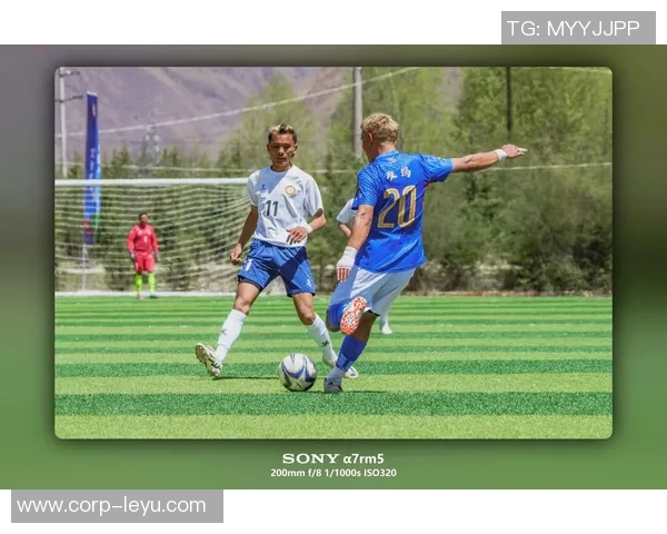 夏日激情四溢炸足球壁纸尽享清凉与运动的完美结合