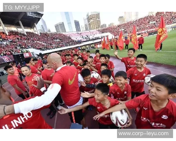 恒大香港足球比赛精彩回顾与未来展望球迷热情高涨的盛宴